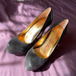 BCBG new never worn closed toe heels
